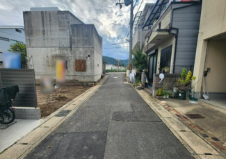 【前面道路含む現地写真】