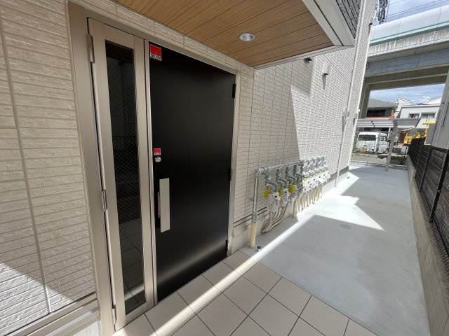 神戸市東灘区魚崎南町７丁目のハイツのエントランス