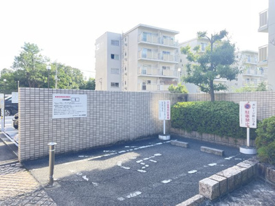 【その他共用部分】 | ロイヤルアーク泉ヶ丘 | 来客用駐車場です。