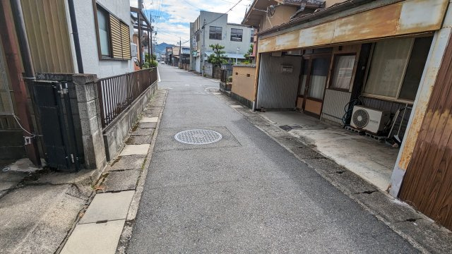 中古住宅　長良城西町1丁目の前面道路含む現地写真