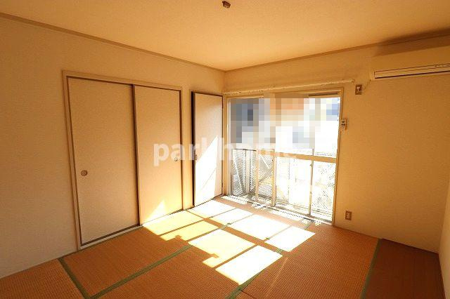 スクウェアハウスの和室