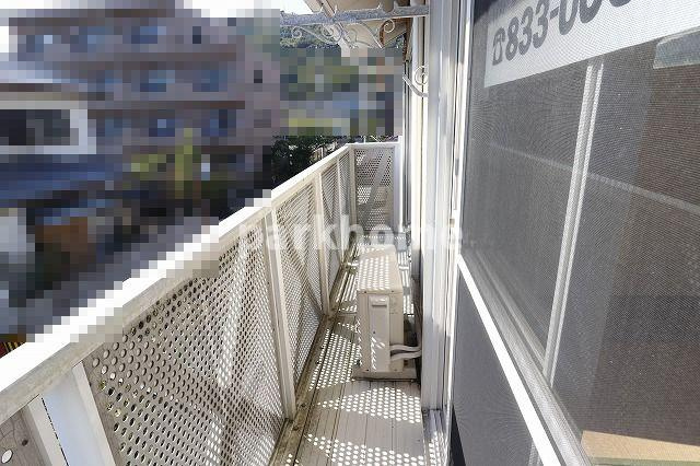 スクウェアハウスのバルコニー