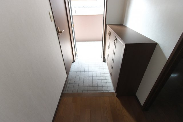 グランメール広の玄関