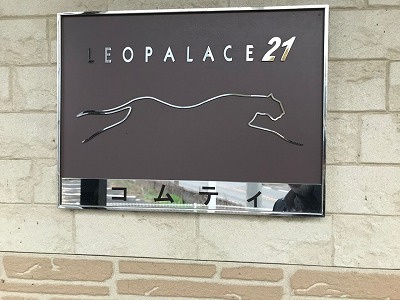 レオパレスコムティのエントランス