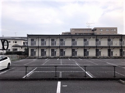 レオパレスあるかんしぇるの駐車場