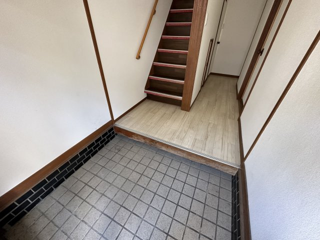 大和高田市蔵之宮町の一戸建ての玄関