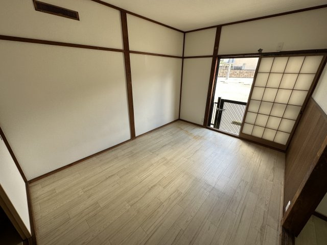 大和高田市蔵之宮町の一戸建ての居間・リビング