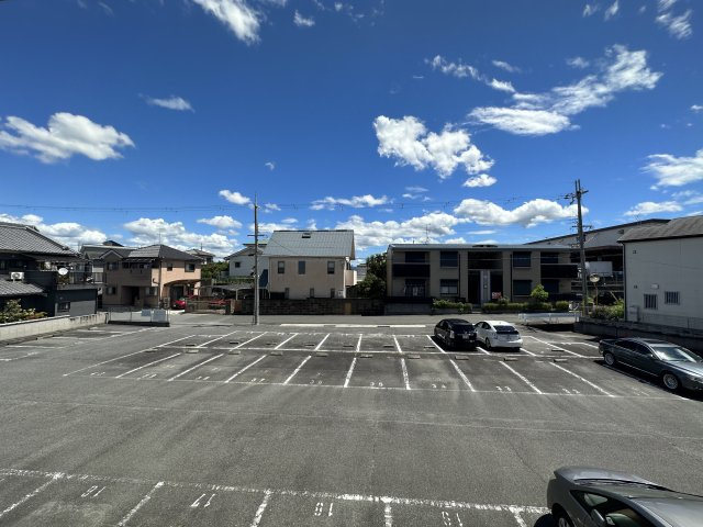 大和高田市蔵之宮町の一戸建ての駐車場