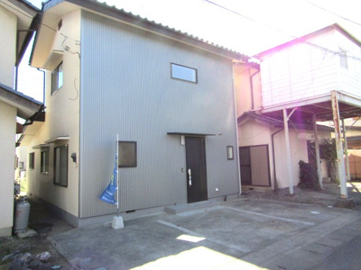 【駐車場】 | 【再生住宅】甲斐市名取 | カースペースがあります