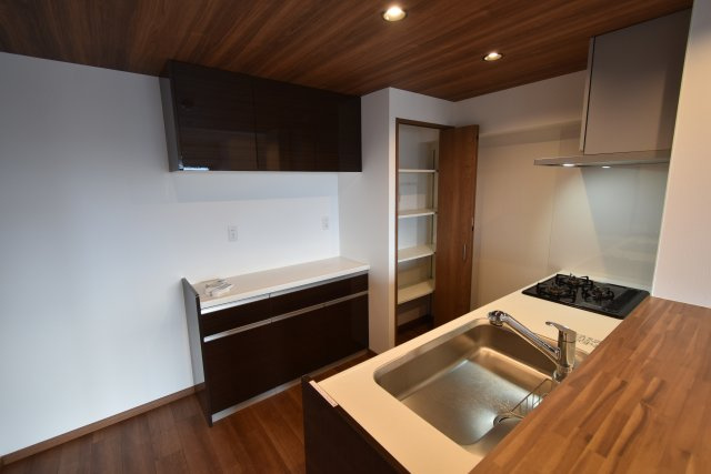 グランレブリー桂川グレイスレジデンスの内装|カップボード付き