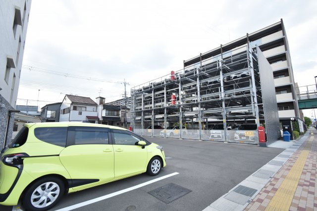 グランレブリー桂川グレイスレジデンスの駐車場