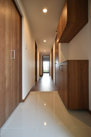 グランレブリー桂川グレイスレジデンスの玄関