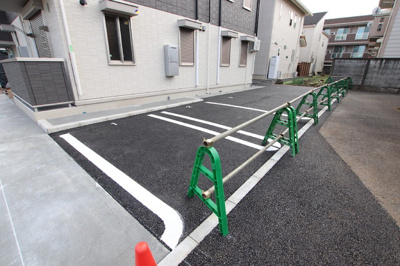 敷地内駐車場です。要空き確認。
