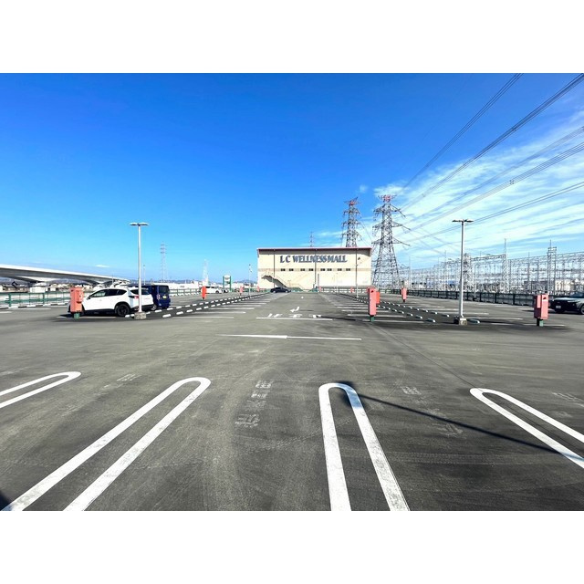 本巣市政田の店舗事務所の駐車場
