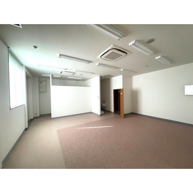 本巣市政田の店舗事務所の内装