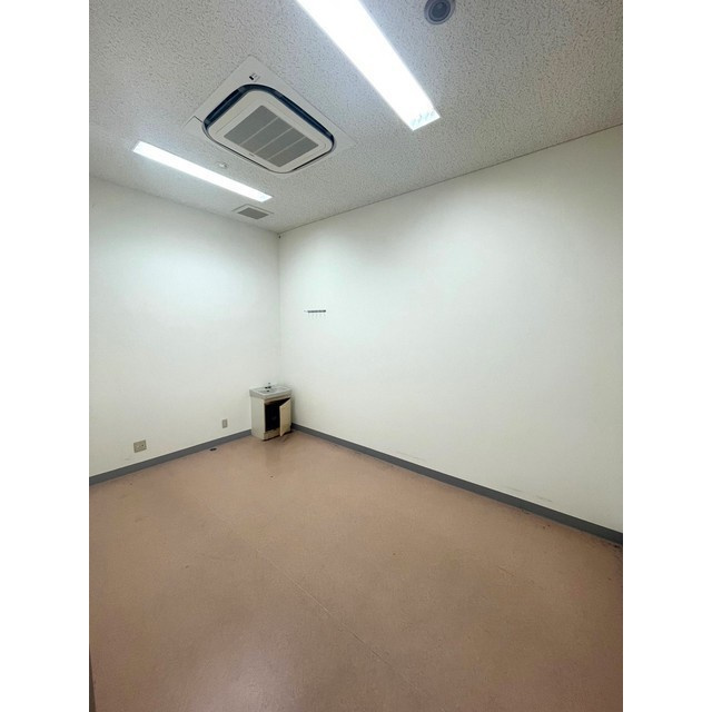 本巣市政田の店舗事務所の内装