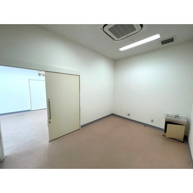 本巣市政田の店舗事務所の内装