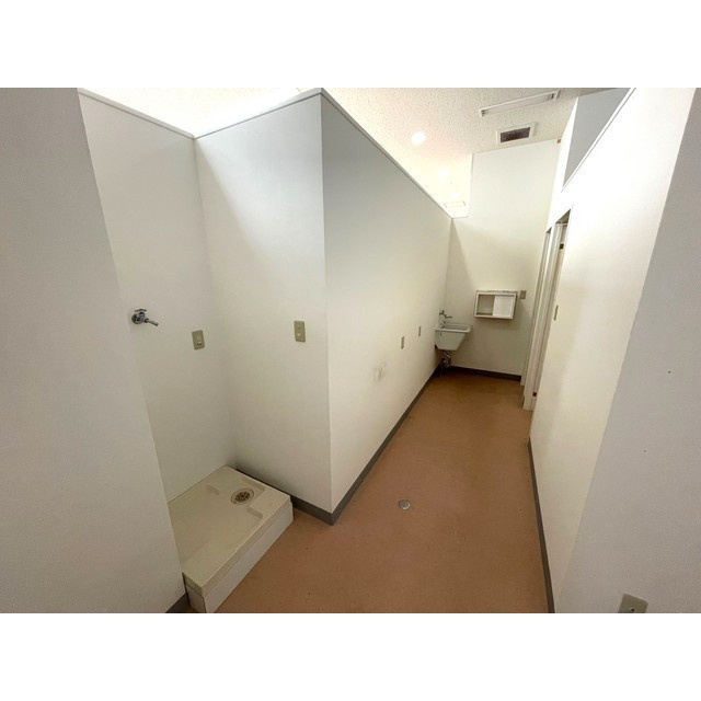 本巣市政田の店舗事務所の内装