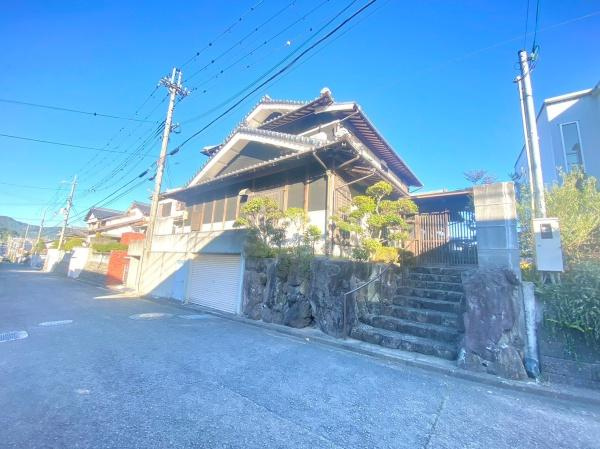 貴志川町長山中古戸建の前面道路含む現地写真|交通量の少ない閑静な住宅街