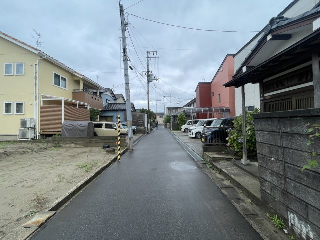 中央区米山6丁目　中古戸建の前面道路含む現地写真