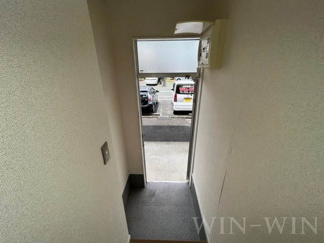 ブルーリボン A棟の玄関