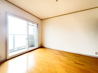 カルム伊丹緑ヶ丘の洋室