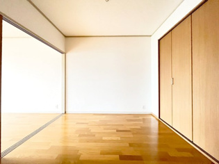 カルム伊丹緑ヶ丘の洋室