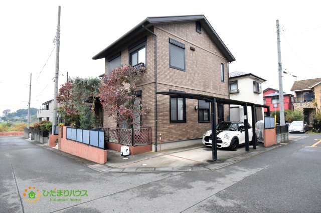 桶川市上日出谷　中古一戸建ての前面道路含む現地写真
