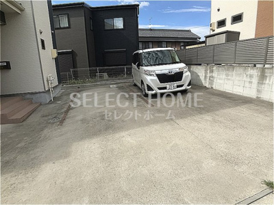 【駐車場】 | 小島様戸建賃貸住宅 | 駐車場があるので、車を買う予定の方も安心です