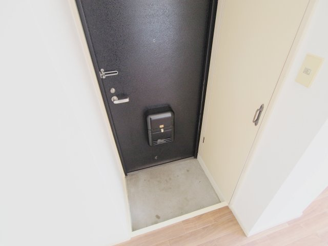 皆川ビルの玄関