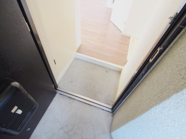 皆川ビルの玄関