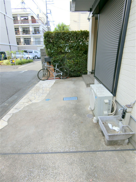 カーサ西蒲田＠蒲田駅3LDK戸建貸家の駐車場