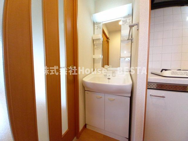 プレサンス神戸裁判所前の独立洗面台