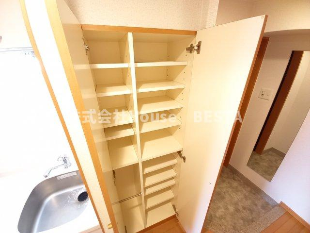 プレサンス神戸裁判所前の収納