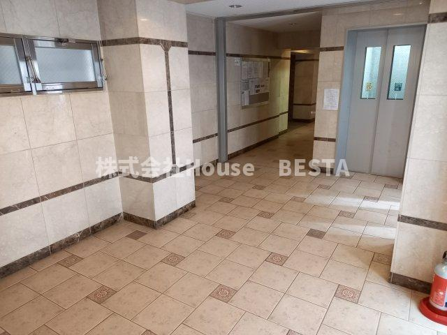 プレサンス神戸裁判所前のエントランス