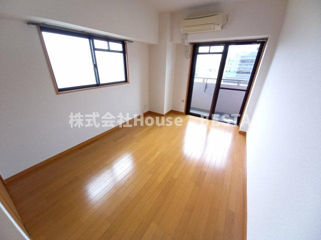 プレサンス神戸裁判所前の洋室