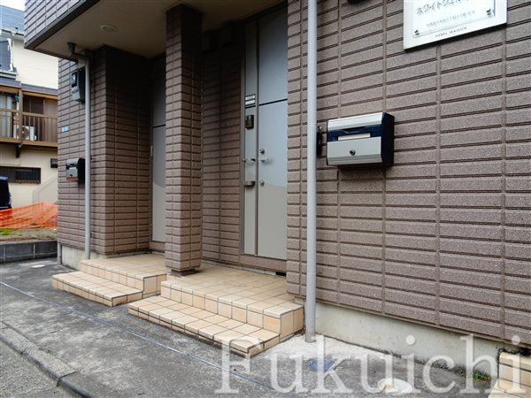 ホワイトウェル学芸大学のエントランス