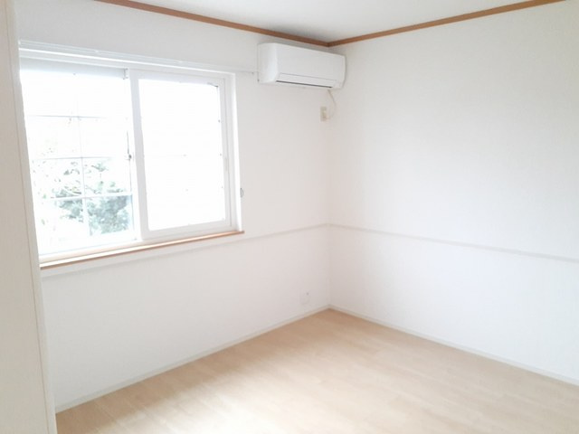 メゾンラルジュBの洋室