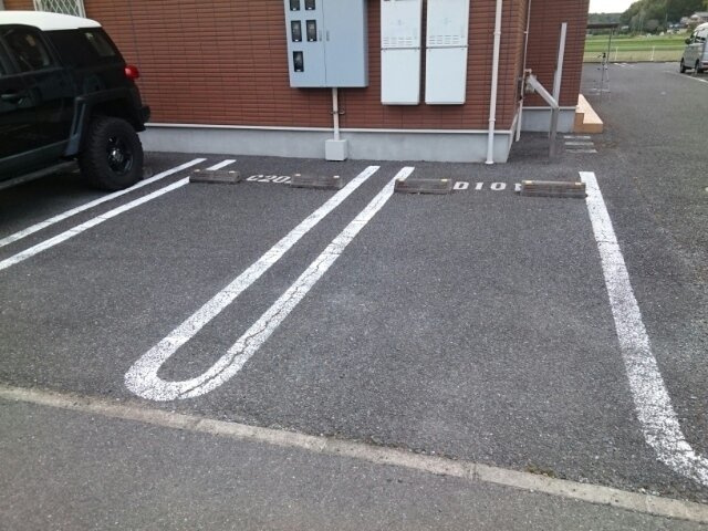 ファミールⅢの駐車場
