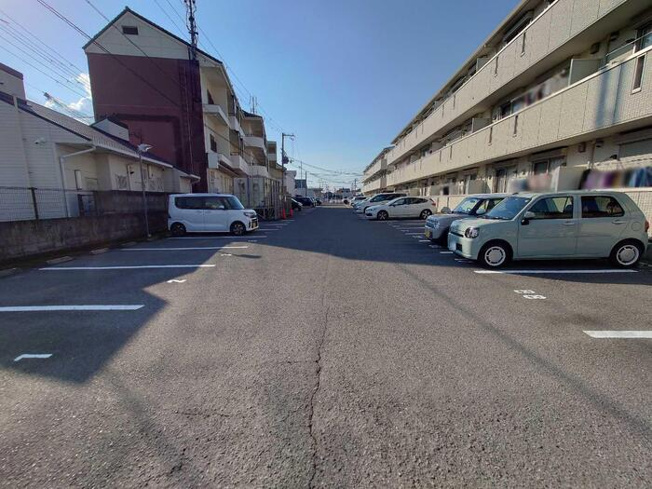 【駐車場】 | ファミリーメイト矢田 　A棟