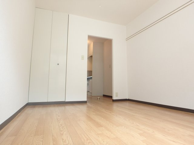 【居間・リビング】 | エスポワール岡田 | ゆったりとした居間です