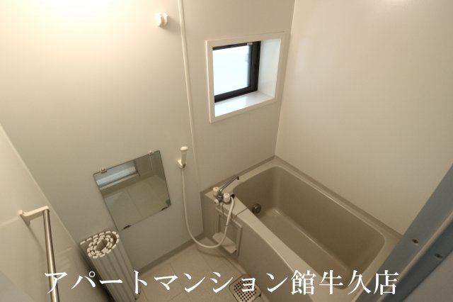 ブルースカイの浴室|ユニットバス（小窓付）