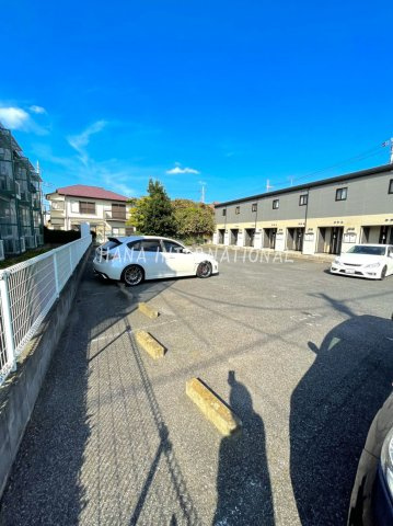 レオパレスグリーンドゥの駐車場