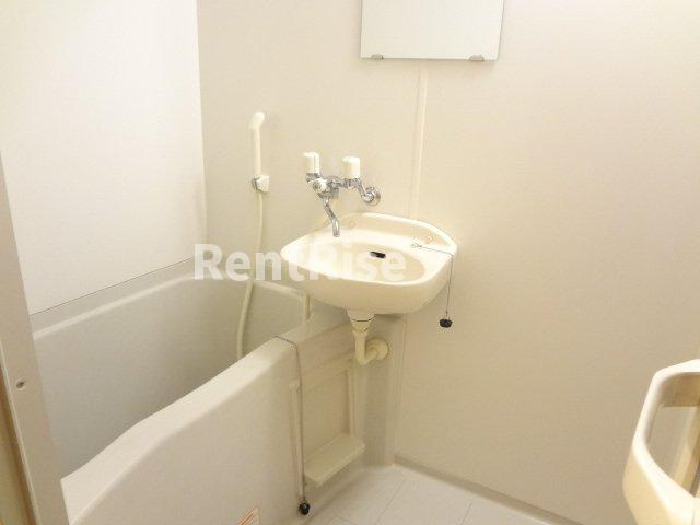 レオパレス冨田の浴室|浴室乾燥機付きで、雨の日でも安心！