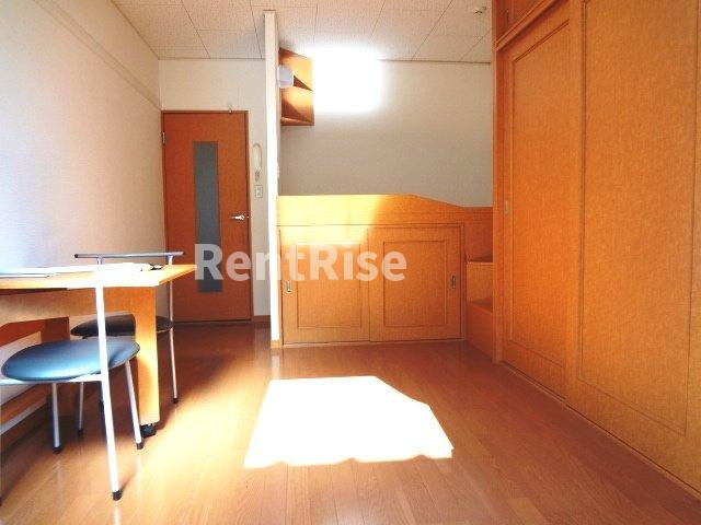 レオパレス冨田の寝室|室内には豊富な収納スペース!