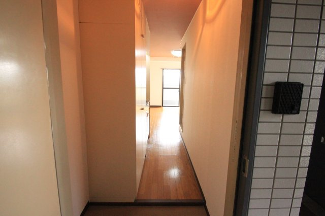 ロフティ岡田の玄関