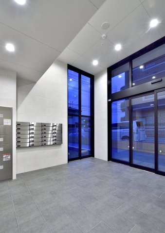 熊本市中央区八王寺町の賃貸マンションのエントランス