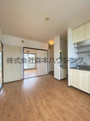 【居間・リビング】 | 　石橋ハイツB | こちらの居間で趣味の時間をお楽しみください