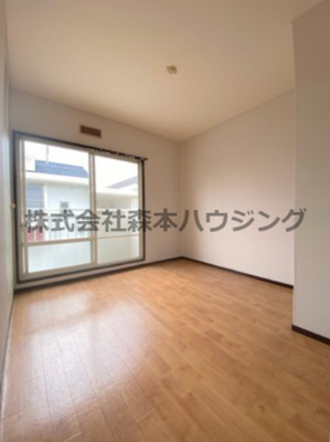 【洋室】 | 　石橋ハイツB | 落ち着いた色調の洋室です