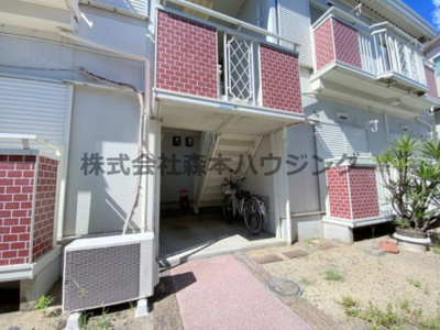 【エントランス】 | 　石橋ハイツB | 清潔なエントランスです